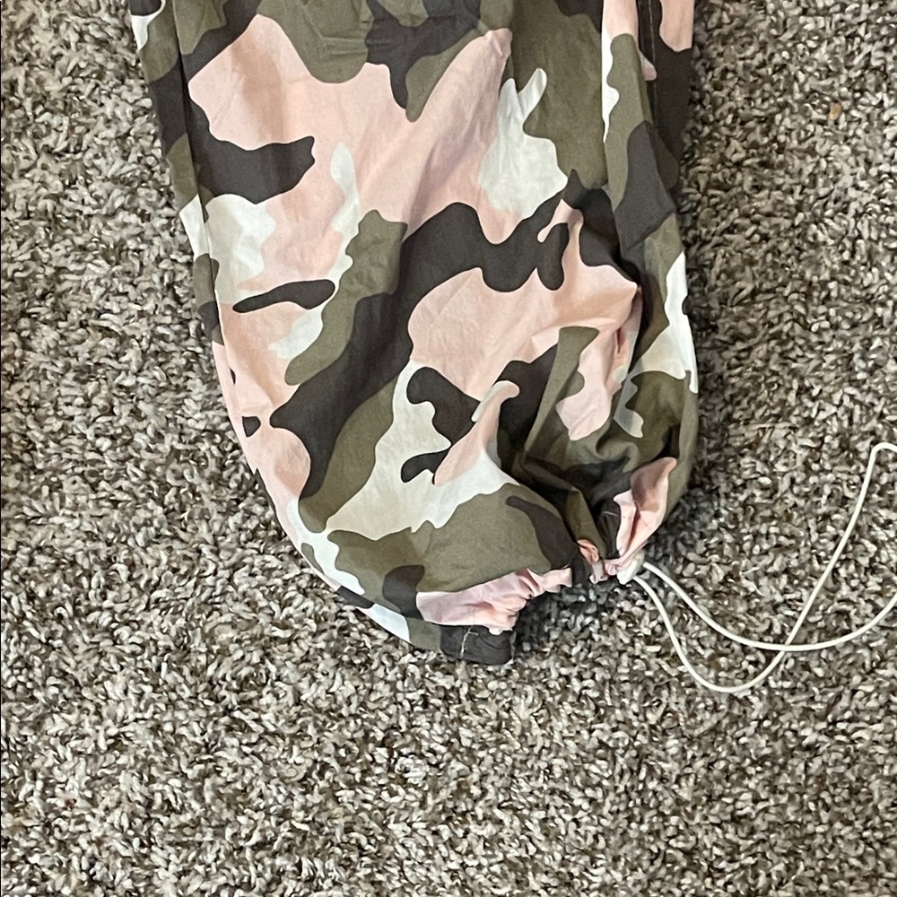 Women’s XL Camouflage Cargo Pants - Picture 4 of 14